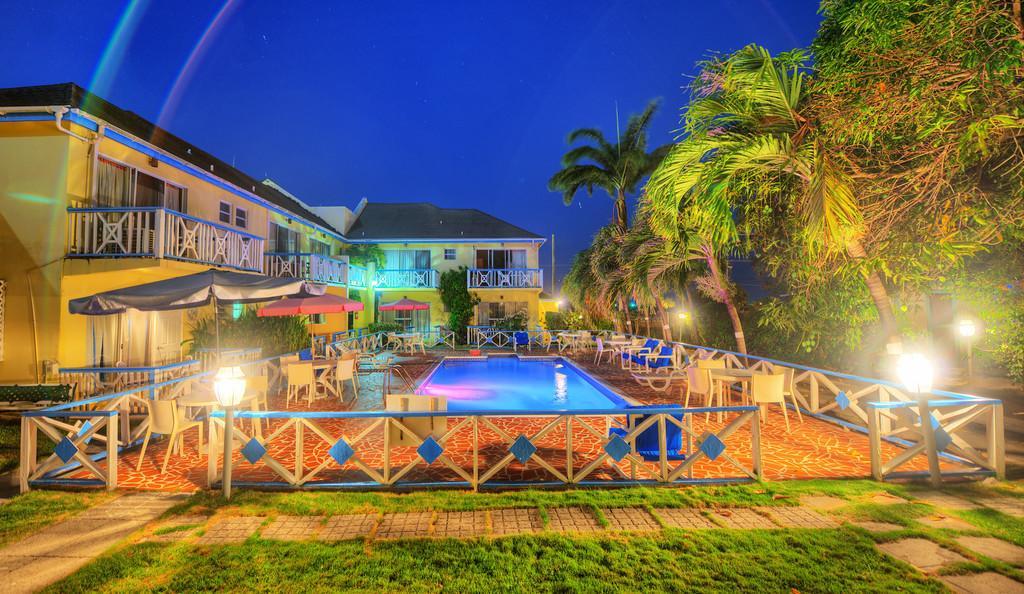 Dickenson Bay Anchorage Inn מראה חיצוני תמונה