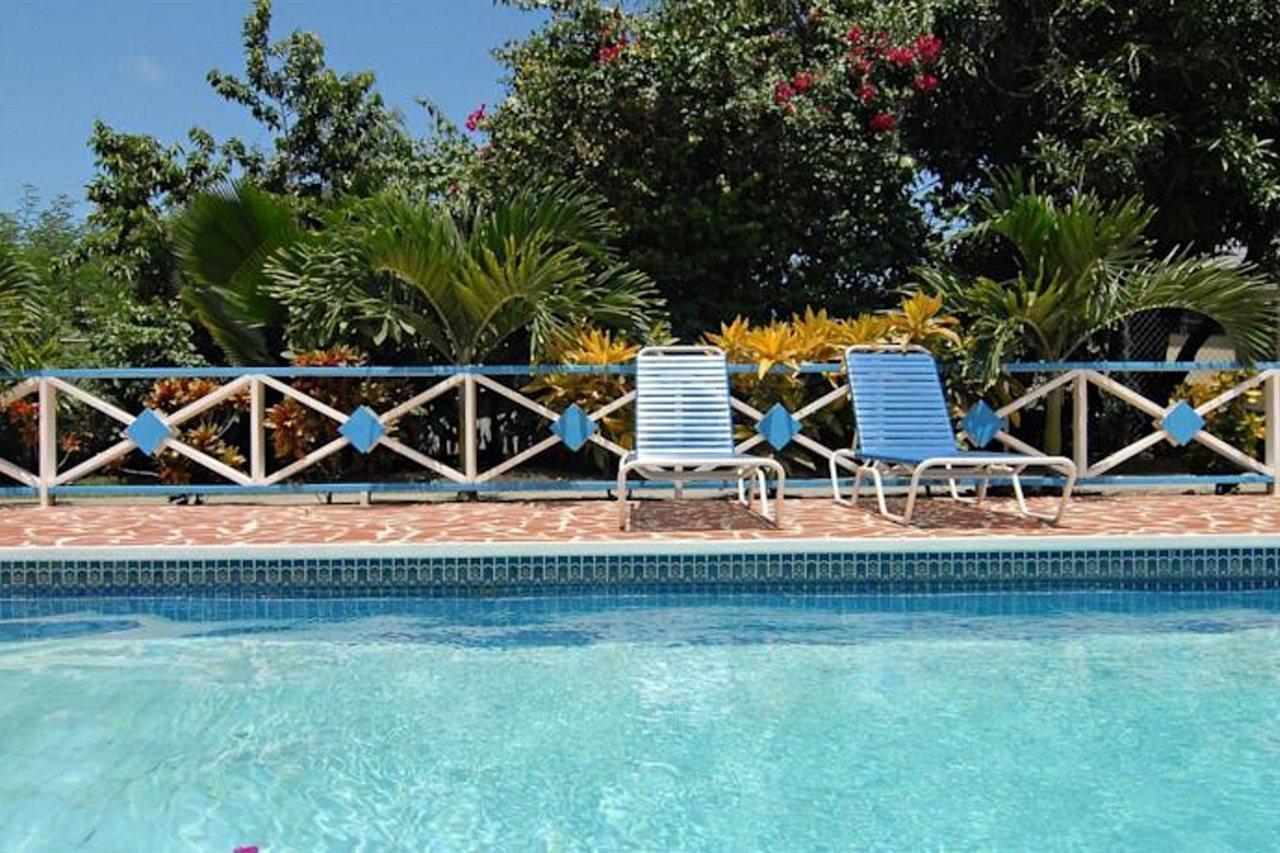 Dickenson Bay Anchorage Inn מראה חיצוני תמונה