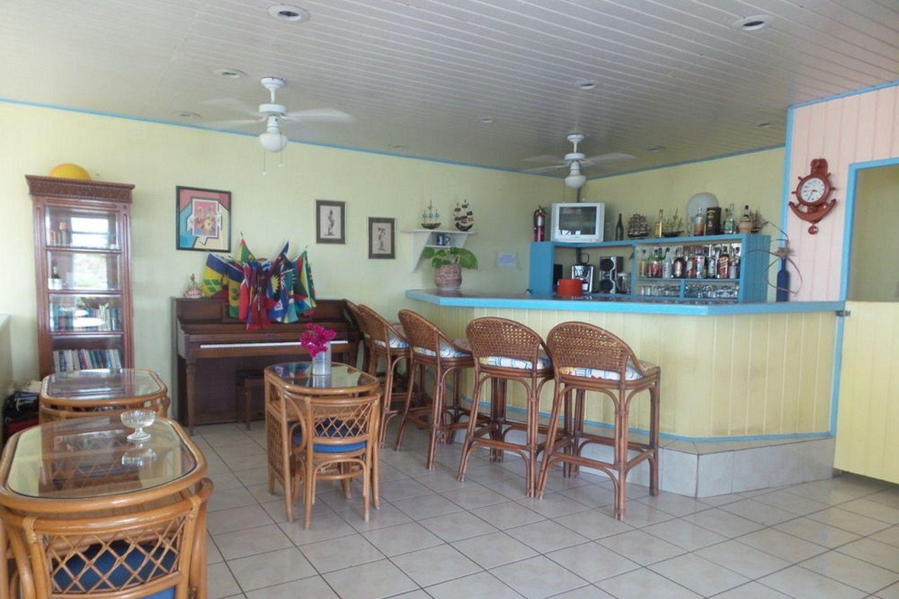 Dickenson Bay Anchorage Inn מראה חיצוני תמונה