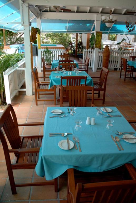 Dickenson Bay Anchorage Inn מראה חיצוני תמונה