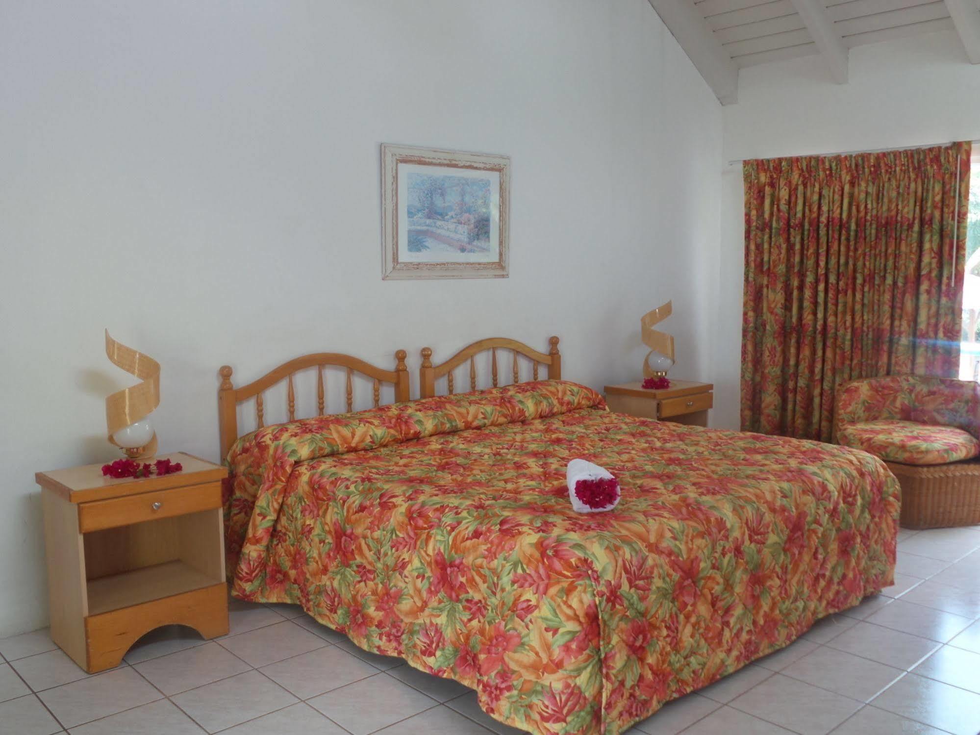 Dickenson Bay Anchorage Inn מראה חיצוני תמונה