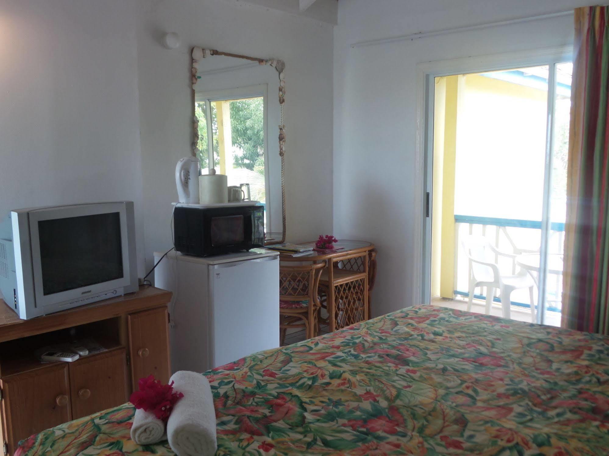 Dickenson Bay Anchorage Inn מראה חיצוני תמונה