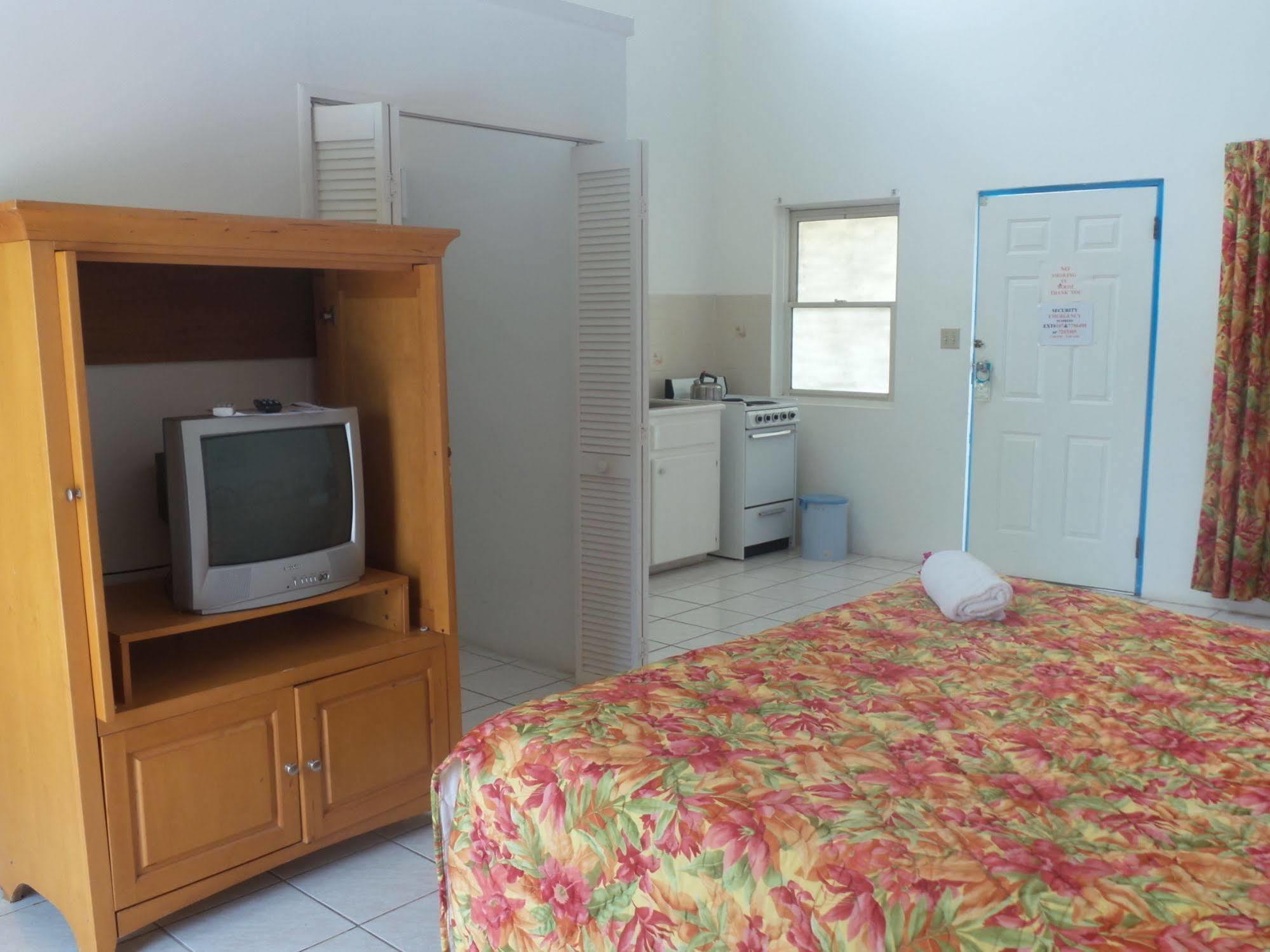Dickenson Bay Anchorage Inn מראה חיצוני תמונה