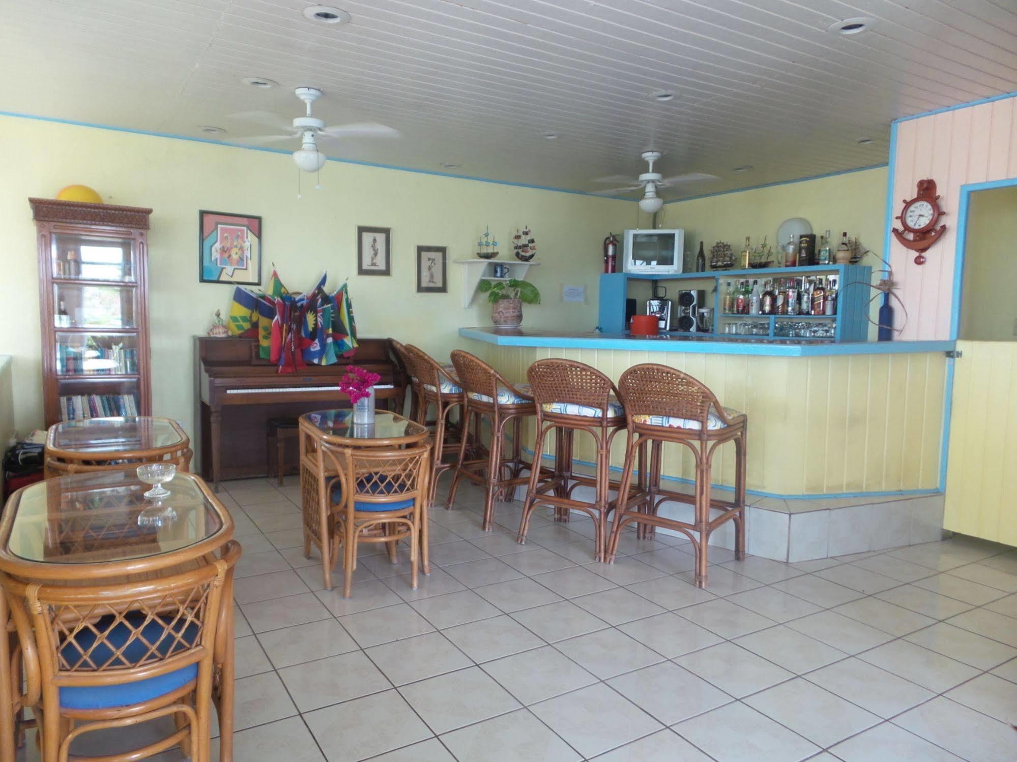 Dickenson Bay Anchorage Inn מראה חיצוני תמונה