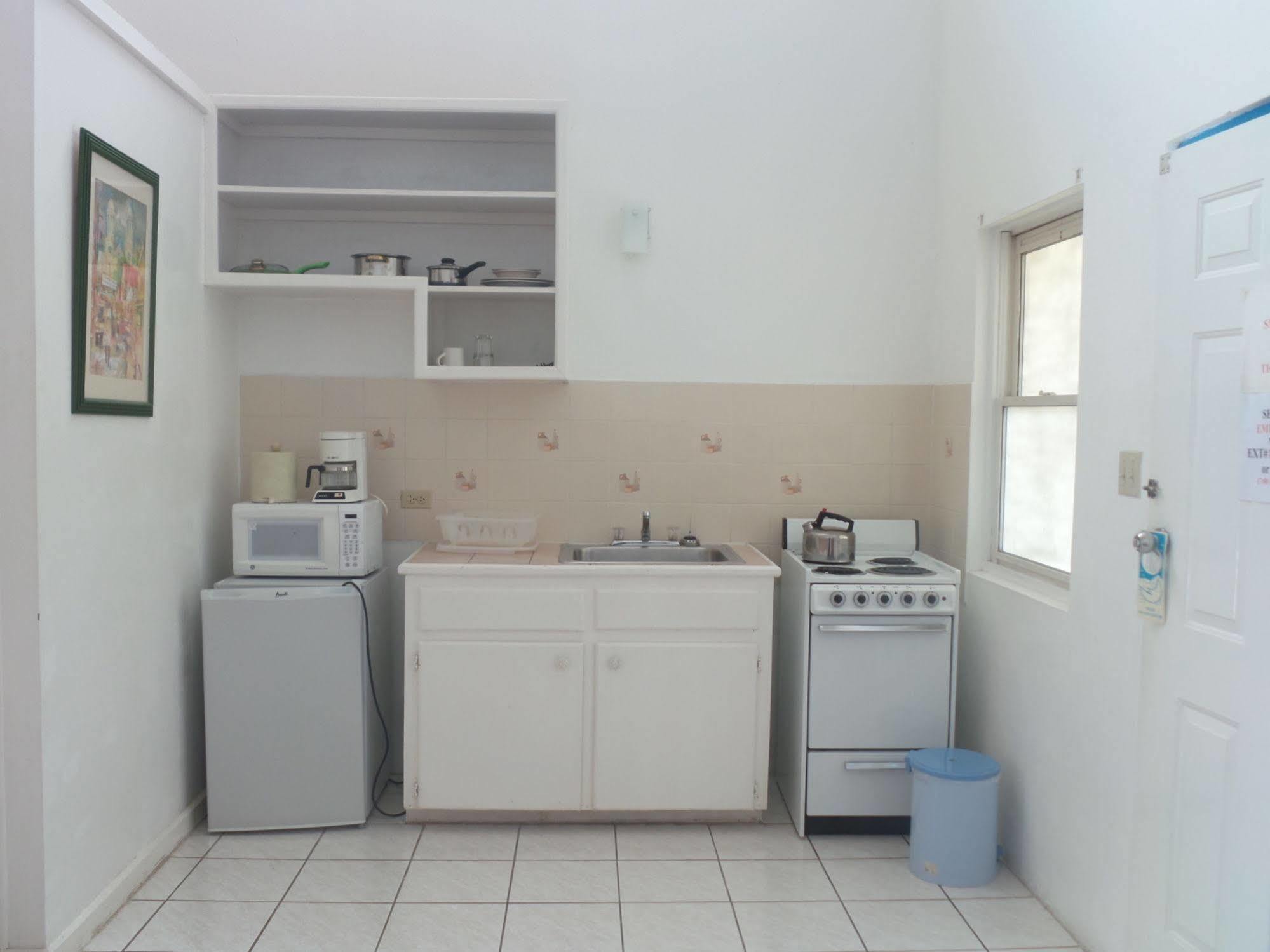 Dickenson Bay Anchorage Inn מראה חיצוני תמונה